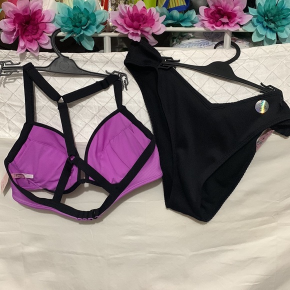 Purple/black swim suit.. TOP: IS LARGE CAN BE ADJUSTED ON BACK AND SHOULDER - Picture 2 of 3